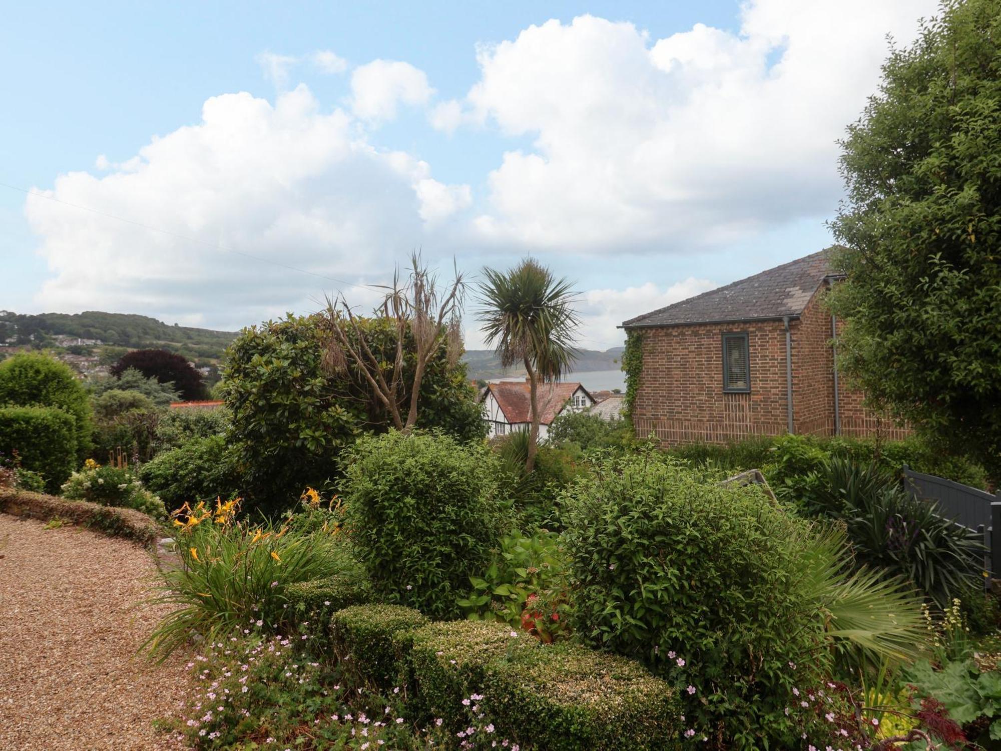 The Apartment At Queen Anne'S Lodge Lyme Regis Exterior photo